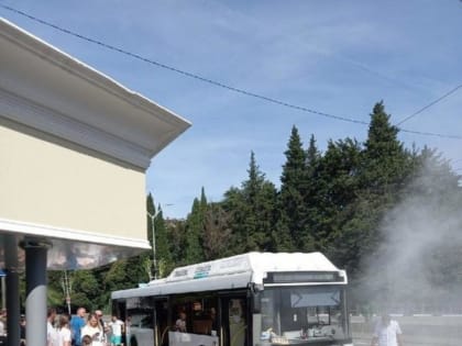 Водитель эвакуировал пассажиров из загоревшегося автобуса в Сочи