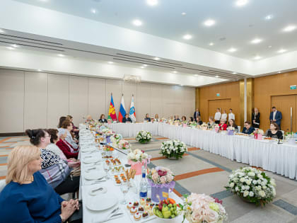 Мэр Сочи Алексей Копайгородский встретился с выдающимися жительницами курорта