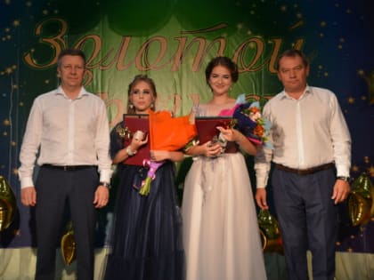 В Крымском районе наградили выпускников-медалистов