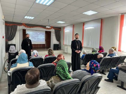 Священники провели беседу с пациентами Армавирского дома-интерната для престарелых и инвалидов