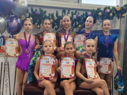 В Тимашевске прошли соревнования по спортивной акробатике «На призы деда Мороза»