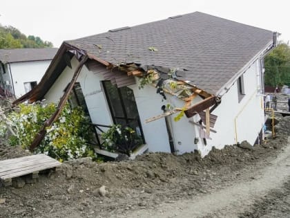 Владельцы разрушенных оползнем домов не смогли взыскать ущерб с мэрии Сочи