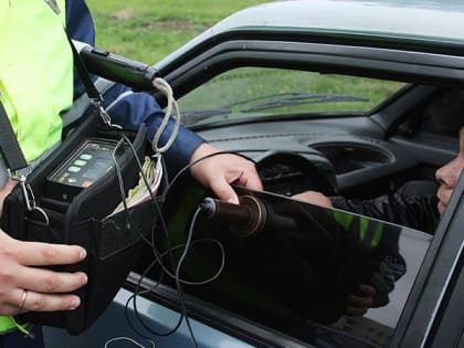 Депутат призвал отменить штрафы за тонировку боковых стекол авто