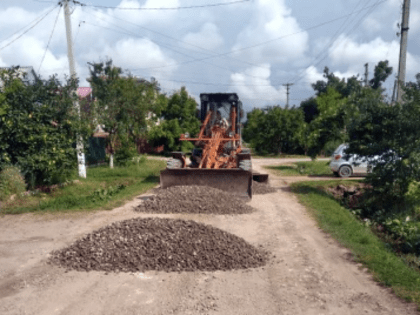 В городе продолжается грейдирование дорог