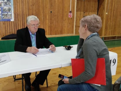 В спортивно - оздоровительном комплексе станицы Старощербиновской продолжается работа мобильной приемной Губернатора  Краснодарского края