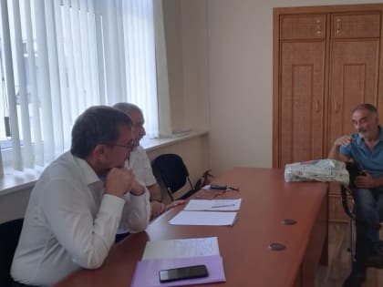 Виктор Филонов провел в мкр. Лазаревское прием граждан