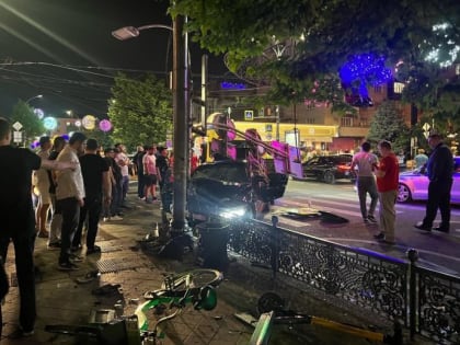 В ДТП в центре Краснодара пострадали три человека (фото)