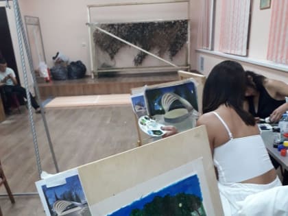 Творческий урок в художественном клубе "Мастихин"