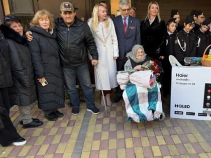 Елена Дорогинина поздравила со 100-летием долгожительницу Адлерского района Анну Сергеевну Глазунову