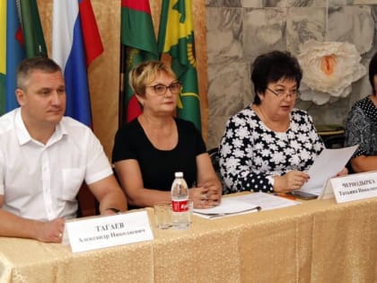 Елена Симонихина официально вступила в должность главы Трудового сельского поселения