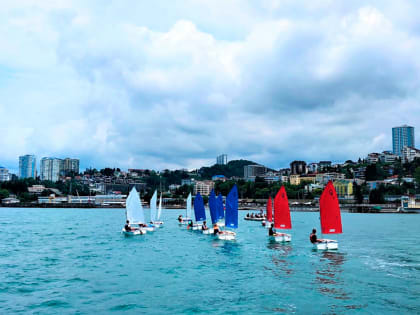 В День России в Сочи состоялись парусная регата и патриотический автопробег