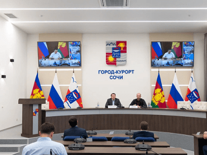 Глава Сочи Алексей Копайгородский доложил губернатору Краснодарского края Вениамину Кондратьеву о ходе ликвидации последствий ЧС
