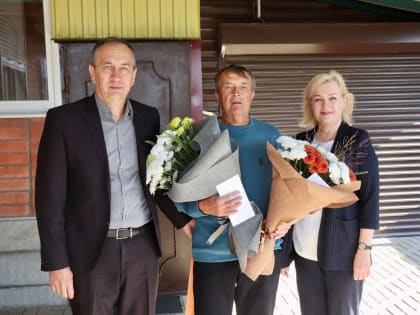 ГЕРОЙ СОЦИАЛИСТИЧЕСКОГО ТРУДА ОТМЕЧАЕТ ДЕНЬ РОЖДЕНИЯ