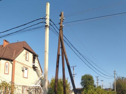 По поручению главы Краснодара продолжается работа по замене деревянных и аварийных опор