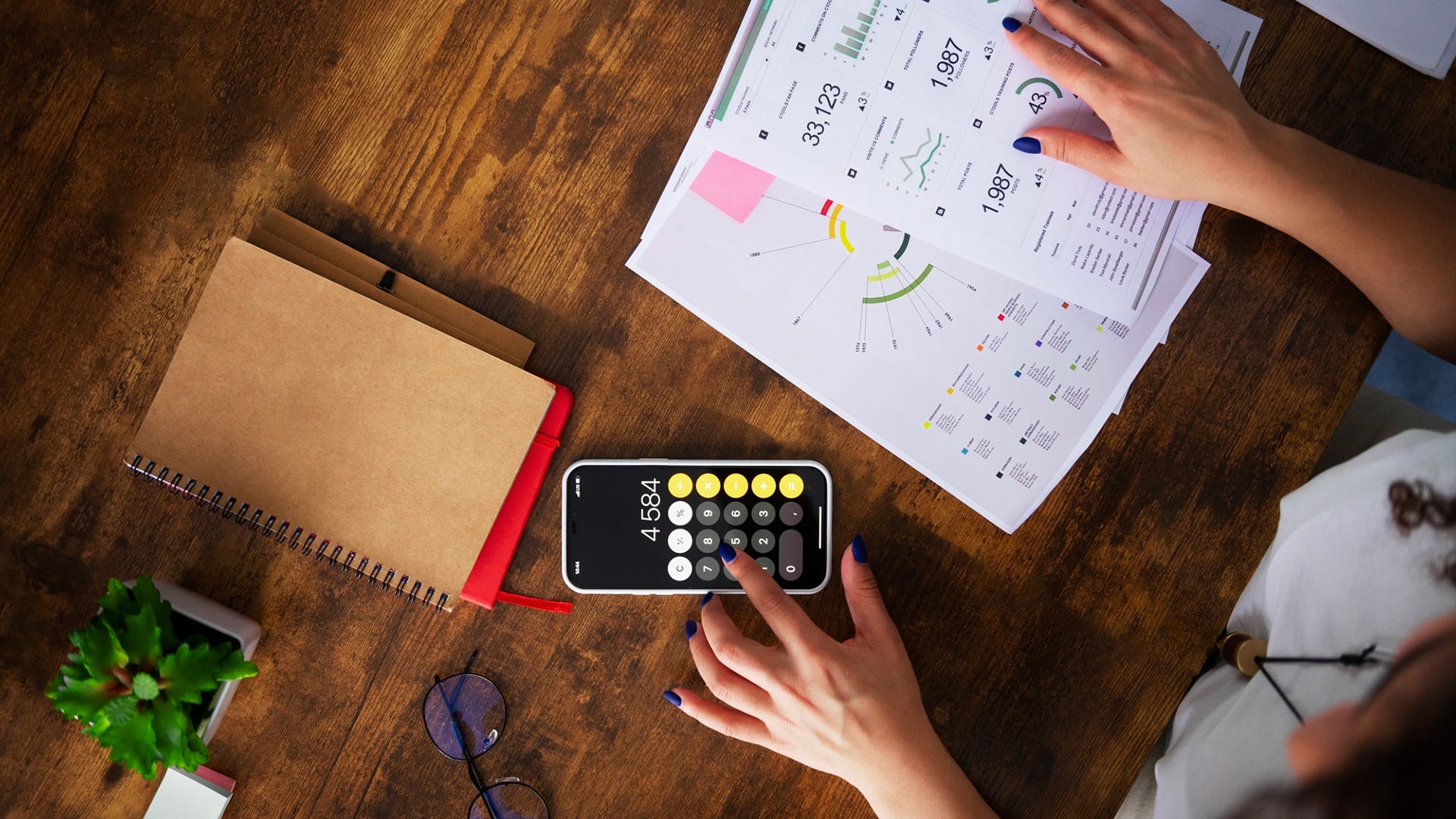 Using an App Cost Calculator to Plan a Shopping App Budget