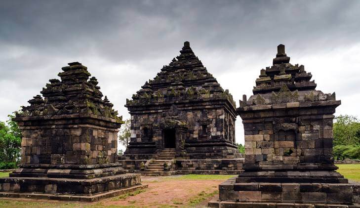 Pemandangan Candi Ijo di Atas Bukit