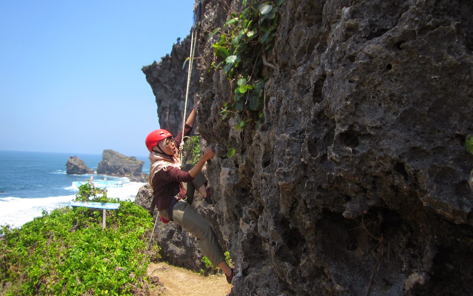 Tebing Karst Siung untuk Panjat Tebing