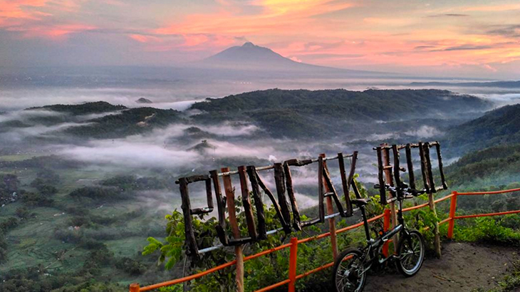Pemandangan Sunset di Puncak Becici
