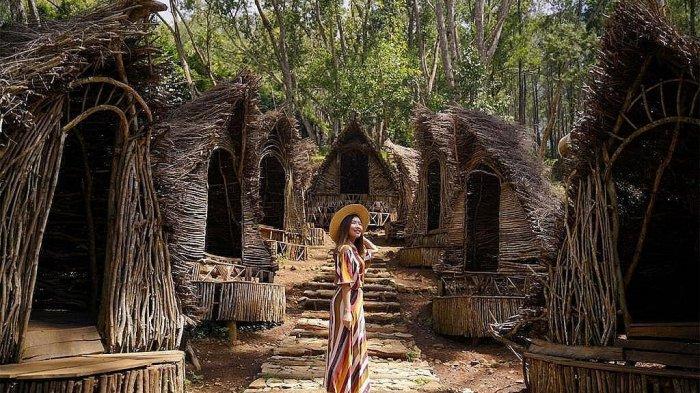 Pilar Batu Kapur di Seribu Batu Songgo Langit