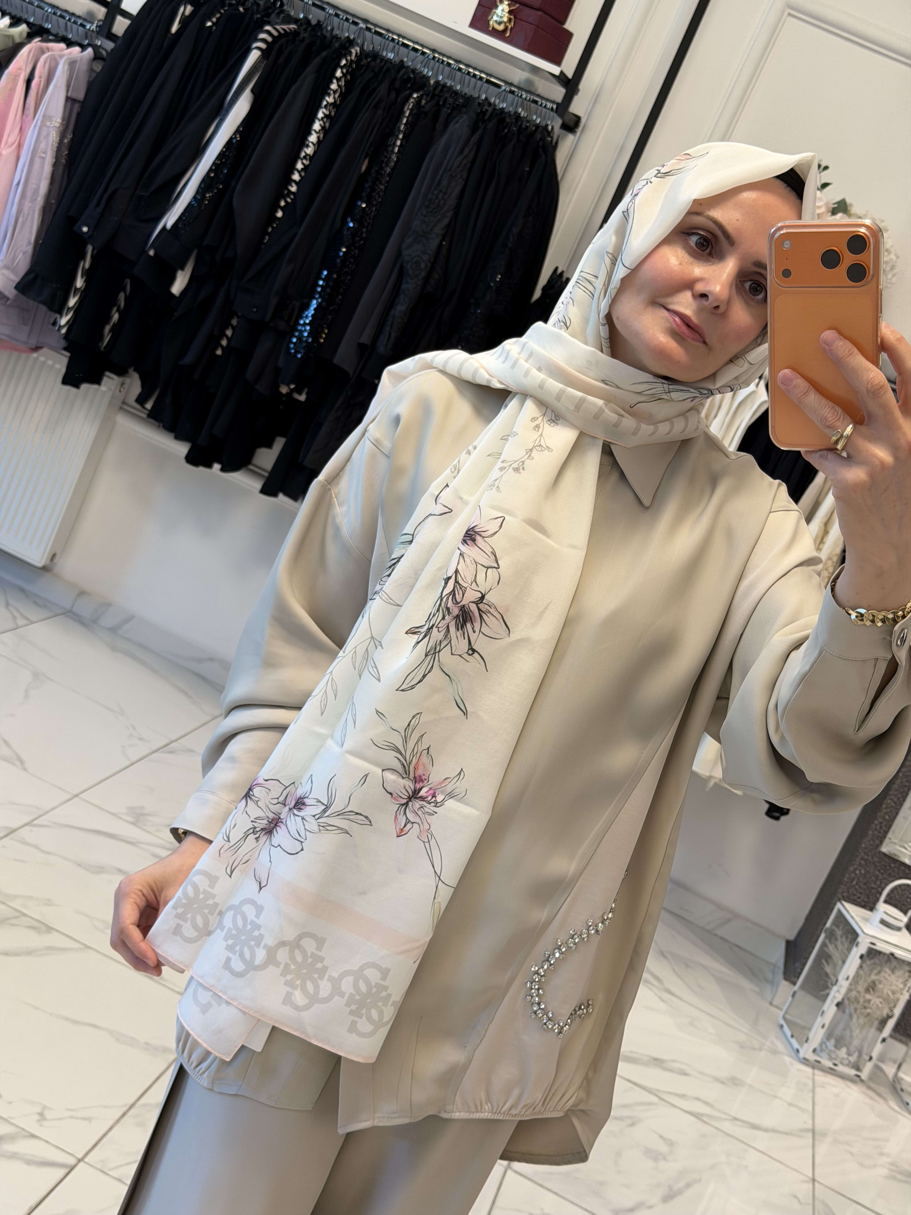 GUESS ŞAL