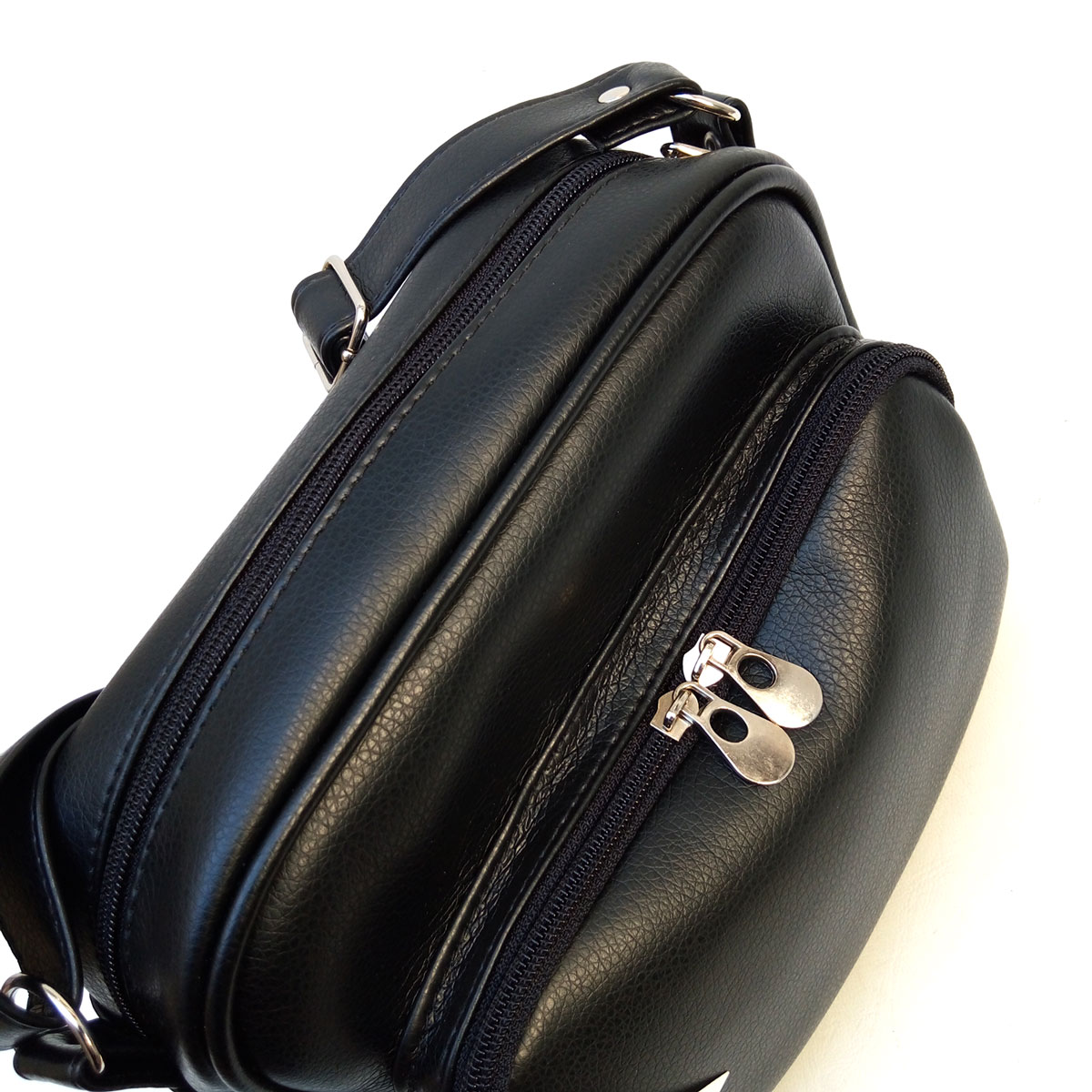 Detalle de Cartera Bandolera Cuero Eco Bolsillos | Negro