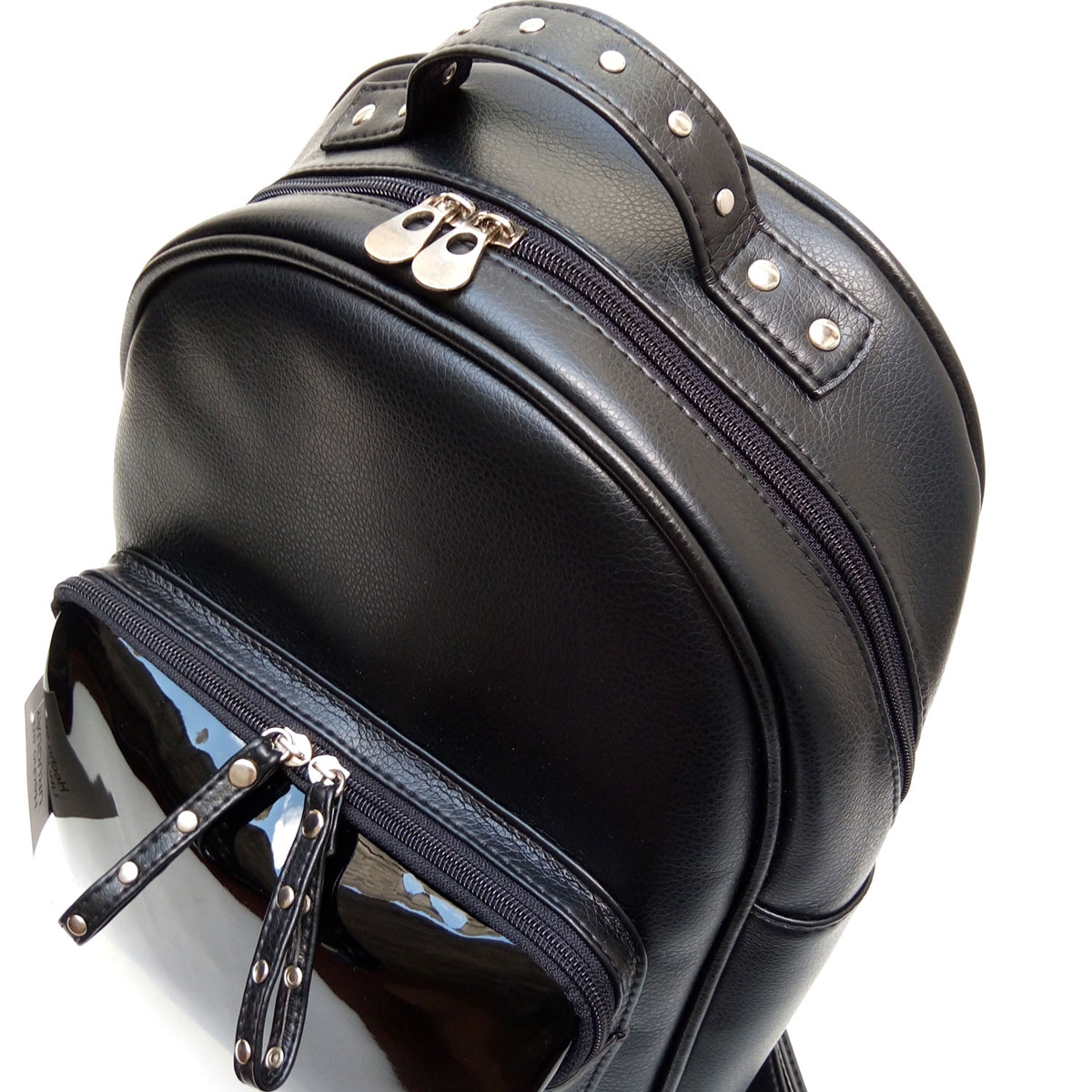 Detalle de Mochila Xl Cuero Eco Bolsillo Tachitas | Negro/Charol