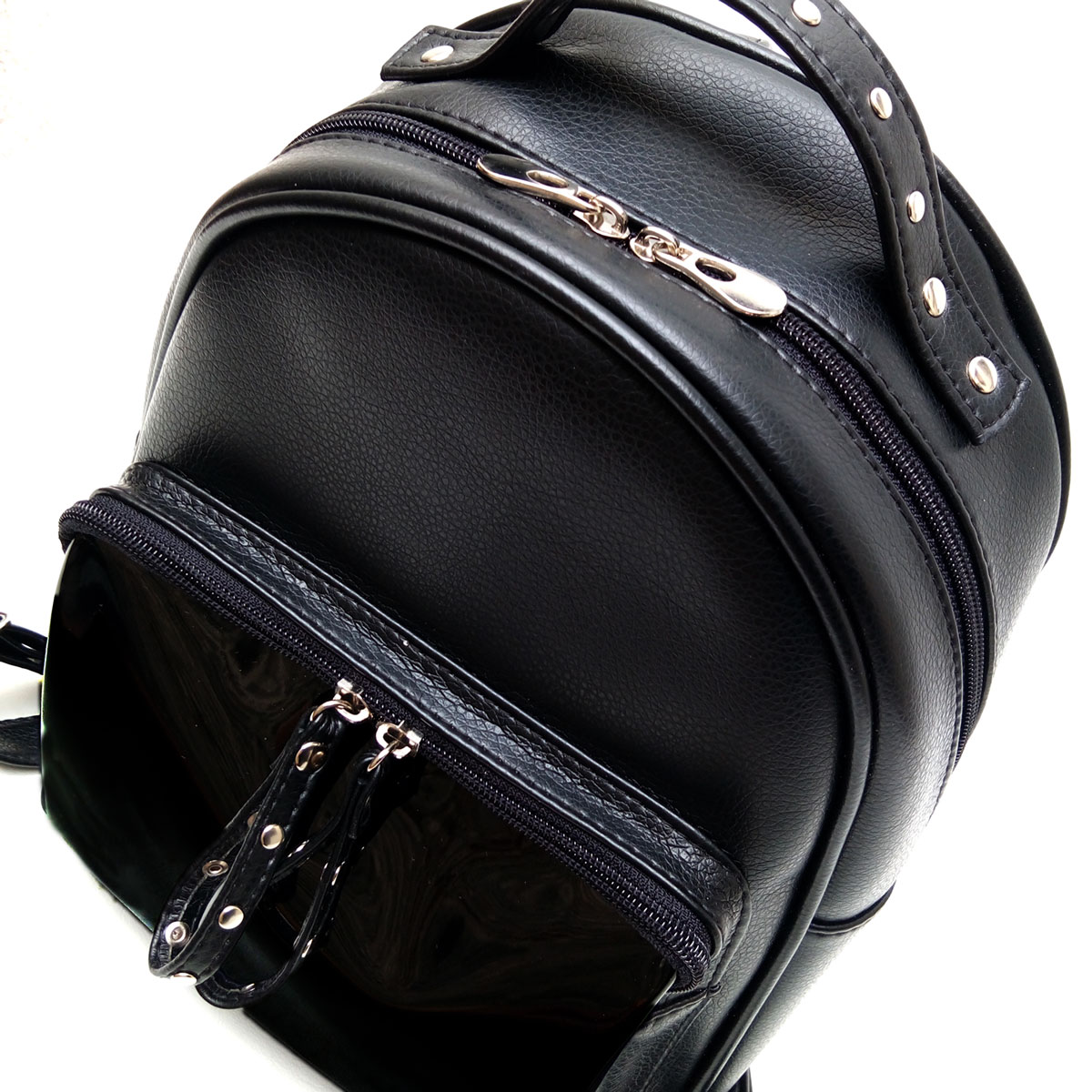 Detalle de Mochila Tiradores Con Tachitas | Negro/Charol
