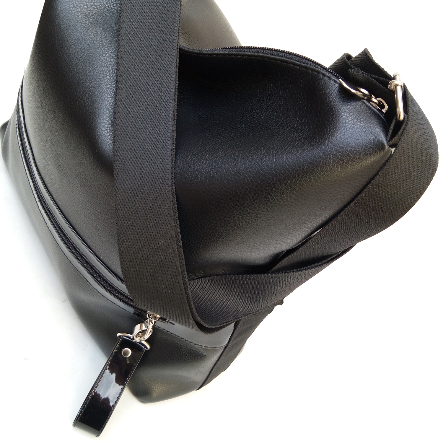 Detalle de Cartera Bolso Mochila Mujer Cuero Vegano Extra Grande | Negro