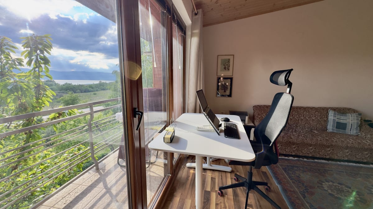 Penthouse - Desk View