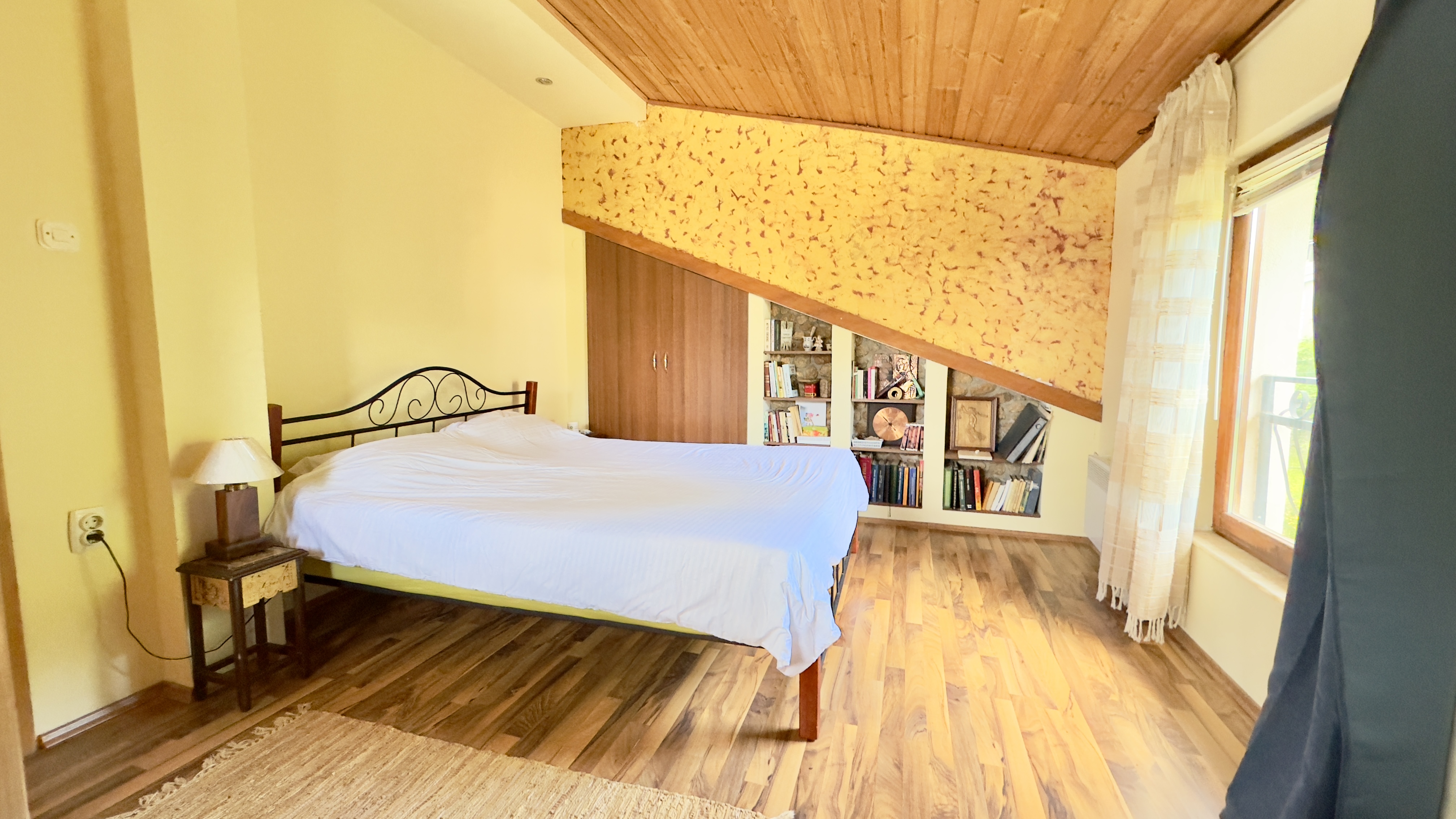 Lakeview Penthouse - Bedroom