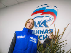 Партийцы из Люберец сдали новогодние ели на переработку