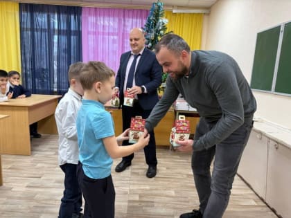 Футболисты клуба «Спартак» в Люберцах перед Новым годом исполняют детские мечты