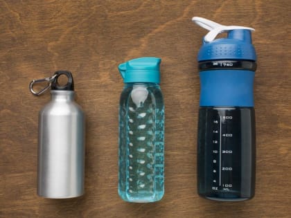Эксперт: из какого материала выбрать многоразовую бутылку для воды?