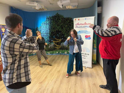 Мастера кукольного театра обучают участников программы «Активное долголетие»