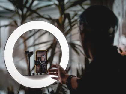 Влияние детских травм на зависимость от социальных сетей