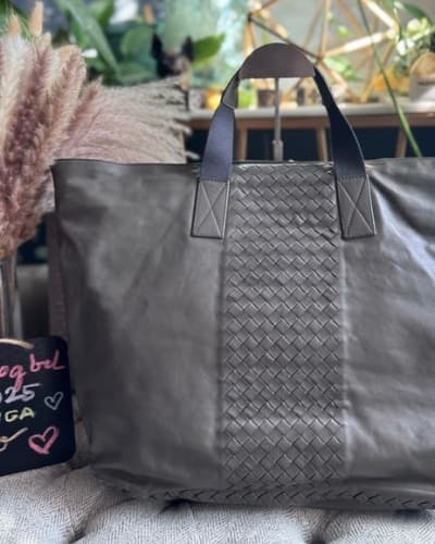 Bottega Veneta Leather Tote🩶PRICE is FIRM