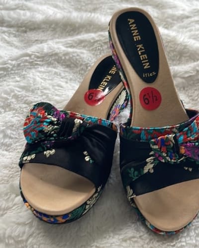 NWT Anne Klein Sandles