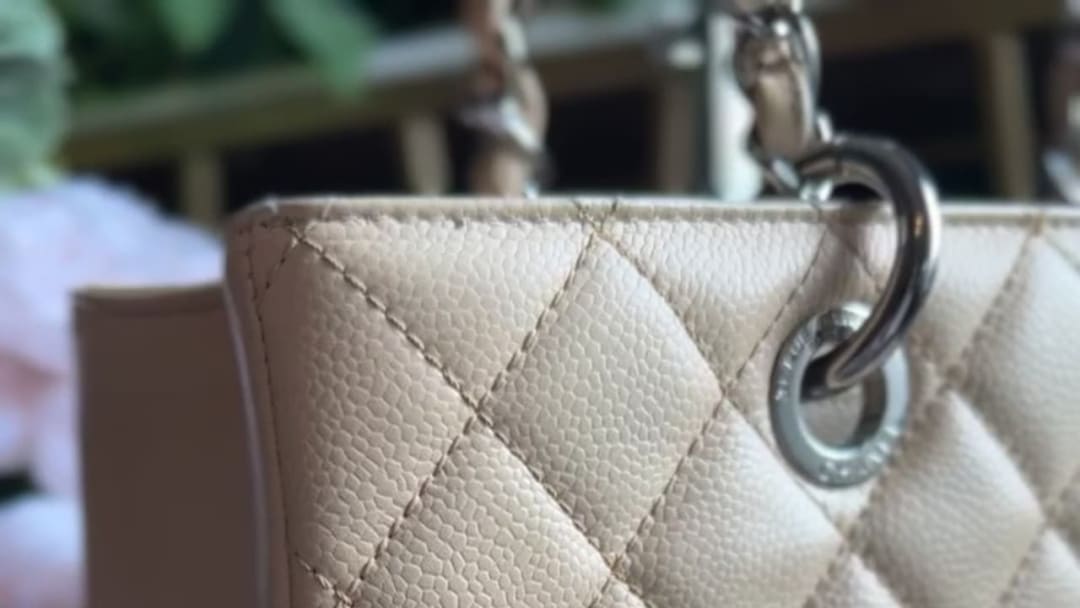 Elegant Quilted Leather Handbag