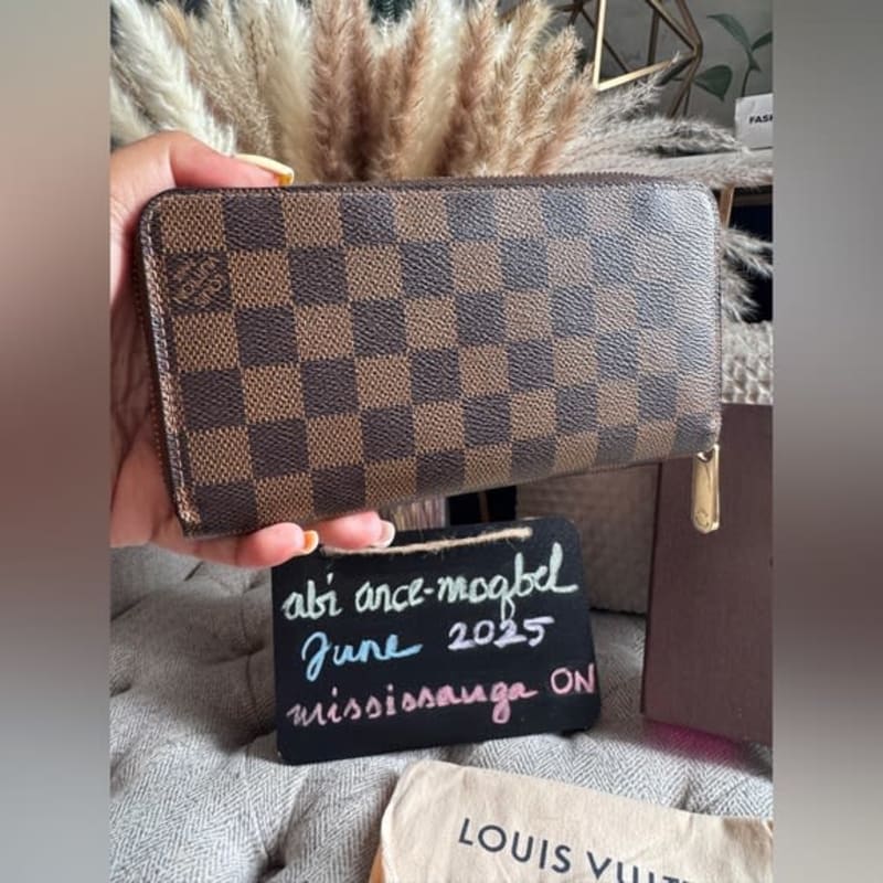 Louis Vuitton Damier Ebene Zippy Wallet