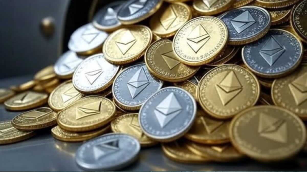 Diagrama mostrando un gran flujo de Ether saliendo de un ícono de Binance hacia múltiples billeteras individuales.
