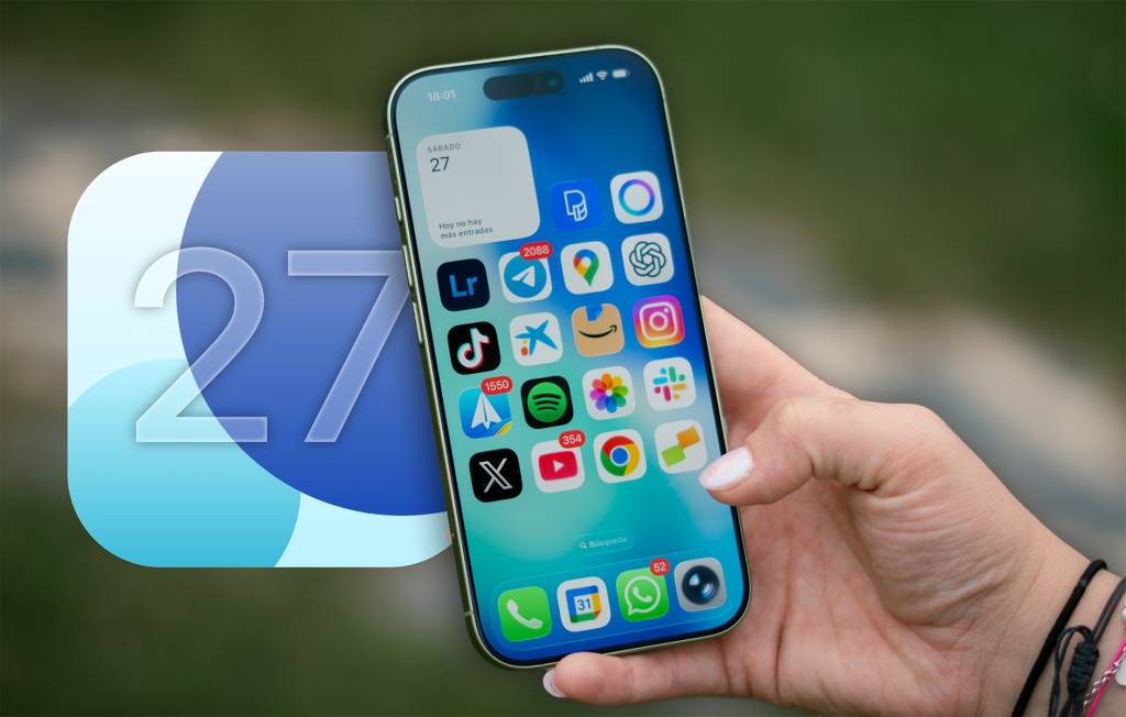 Pantalla de iPhone mostrando la interfaz renovada de iOS 27 con un icono estilizado de Siri.