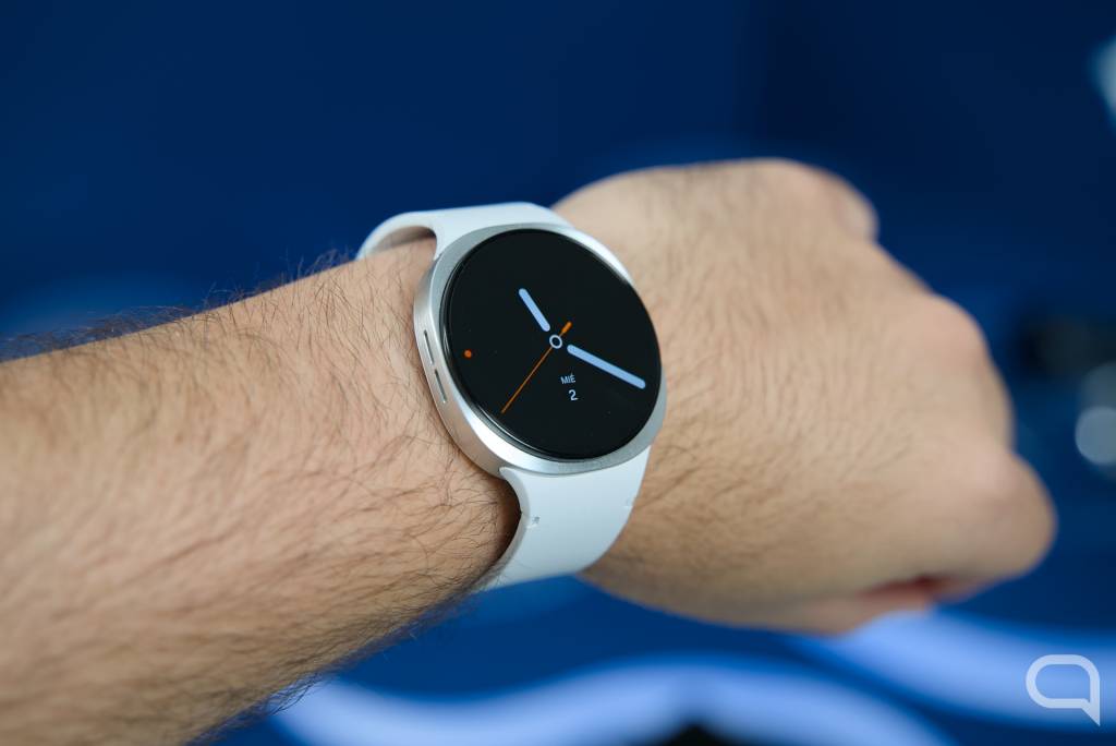 Imagen conceptual de un smartwatch Samsung Galaxy Watch 9 con diseño moderno y pantalla brillante.