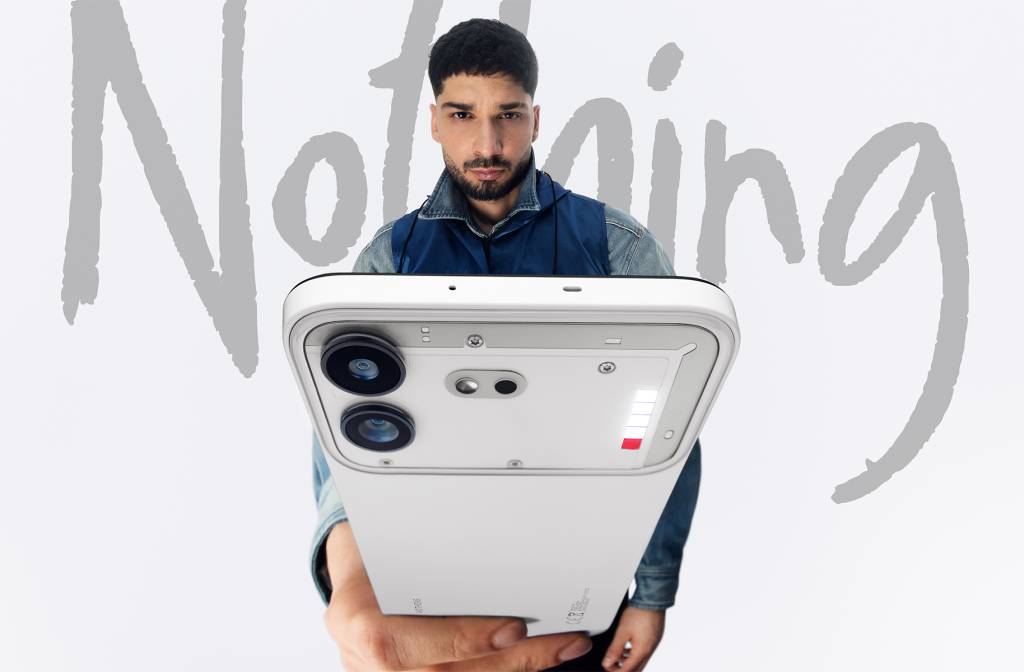 Fotografía de un smartphone Nothing Phone (4b) sobre un fondo limpio, destacando su diseño minimalista y futurista con elementos de iluminación sutil.