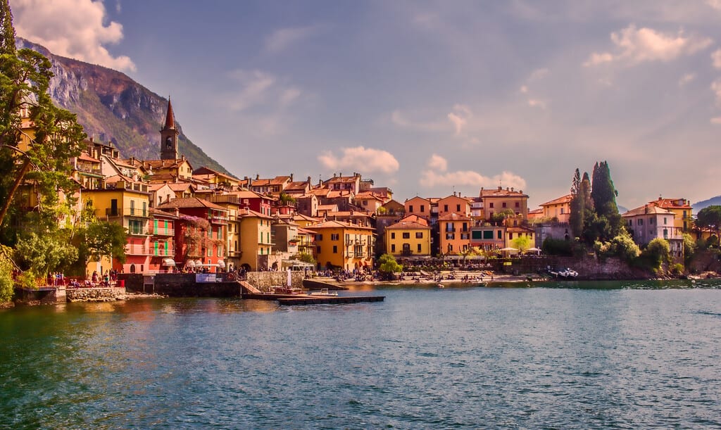 Scenic view of Varenna, Italy on Lake Como with colorful houses and mountains in the background.