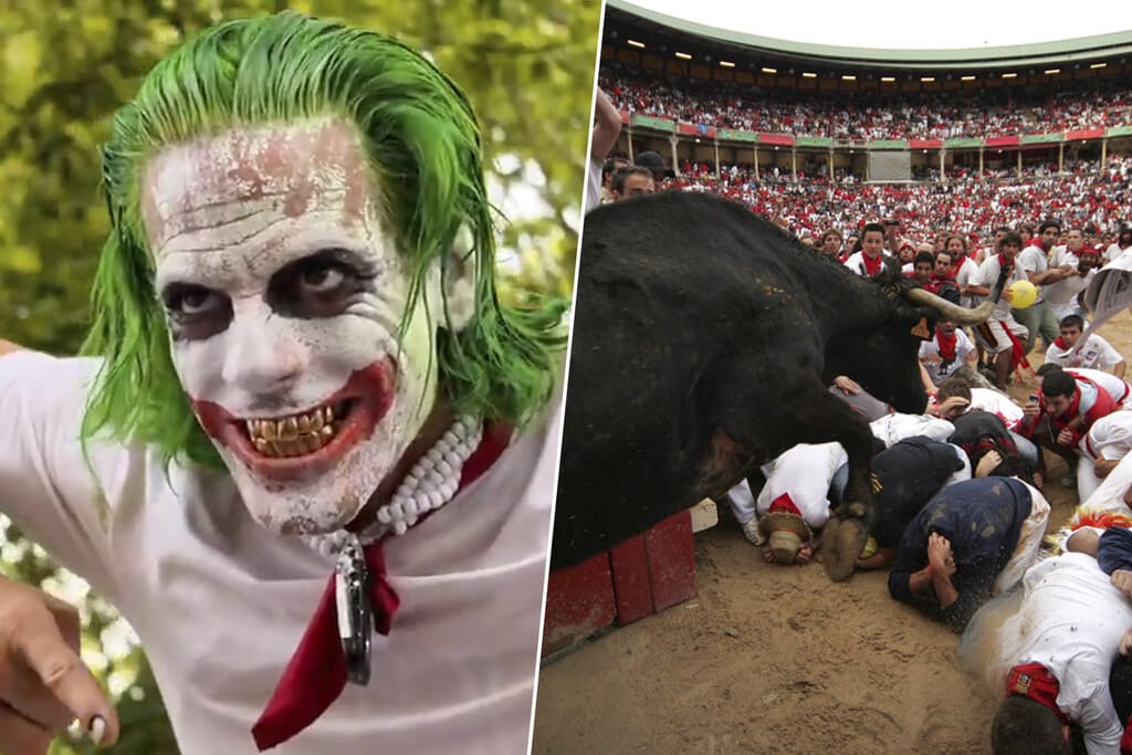 Corredor disfrazado de Joker en los encierros de San Fermín, rodeado de policías.