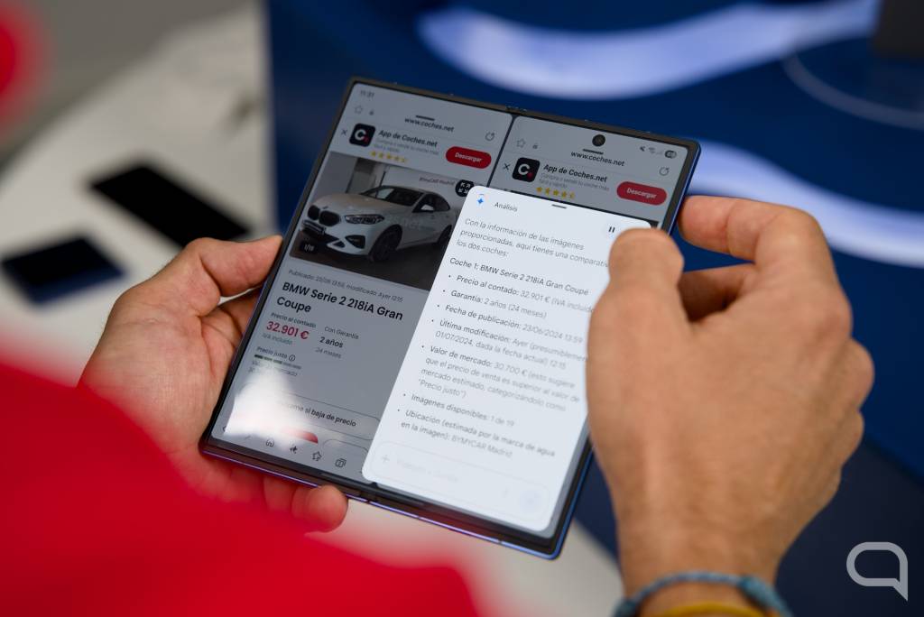 Primer plano de la pantalla flexible de un Samsung Galaxy Z Fold 8, mostrando la tecnología Titanium Flex con un mínimo pliegue visible, sobre un fondo tecnológico y minimalista.