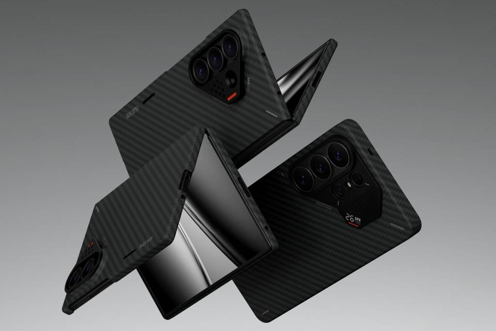 Samsung Galaxy Z Fold 8 con una funda protectora de alta calidad