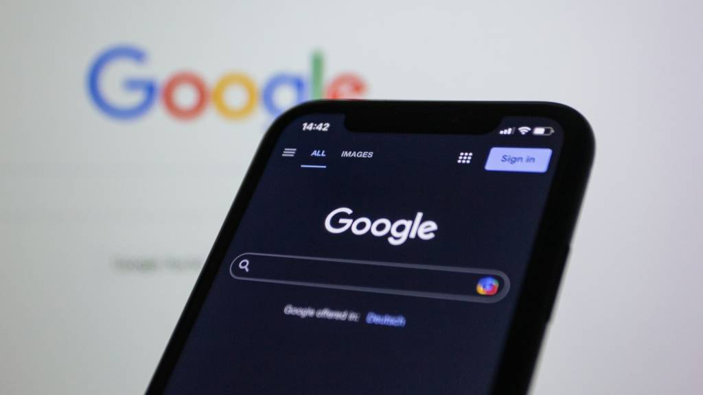 Oficinas modernas de Google con un enfoque en la inteligencia artificial.