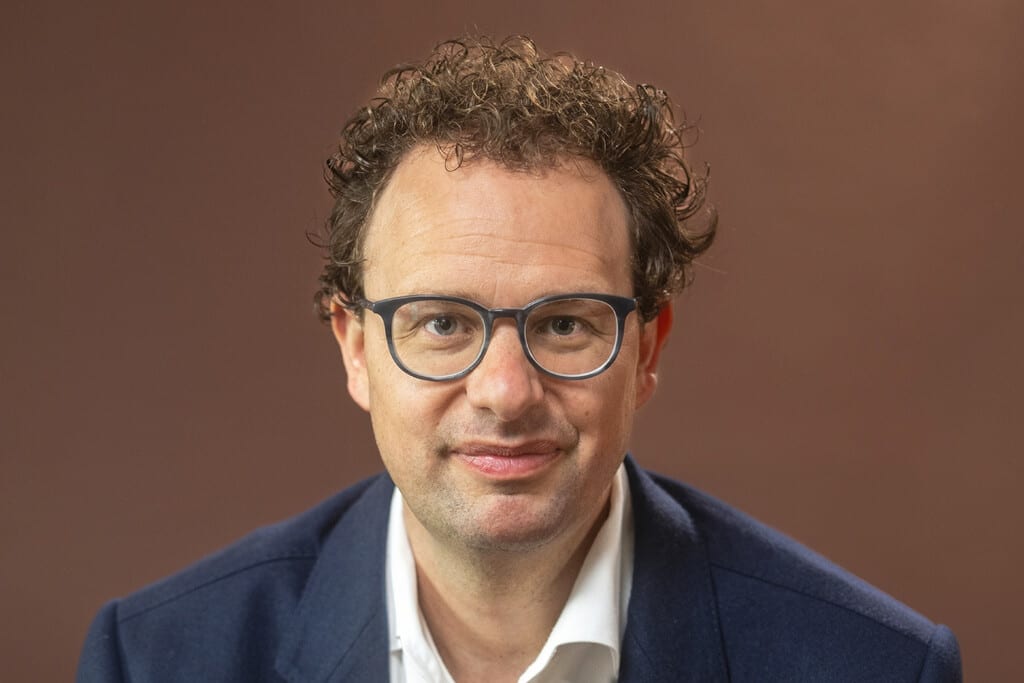 Representación abstracta de redes neuronales y datos financieros digitales