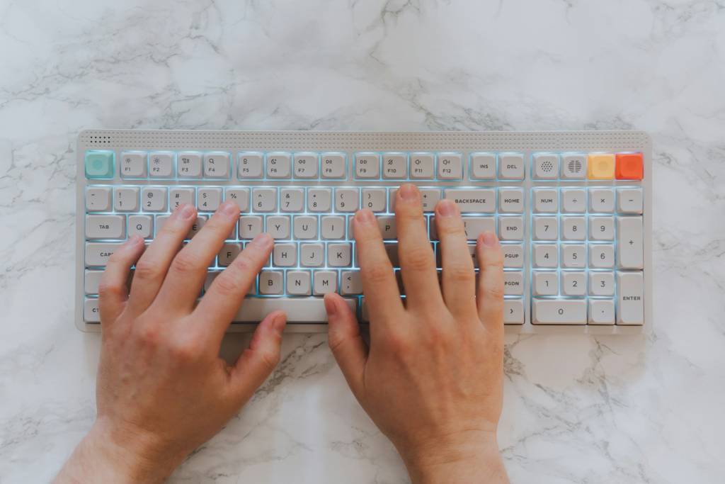 Captura de pantalla de la interfaz de PowerToys en Windows mostrando opciones de atajos de teclado.